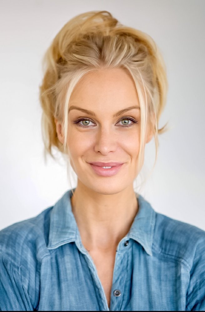 CariDee English