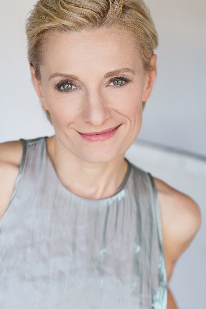 Paula Eliott